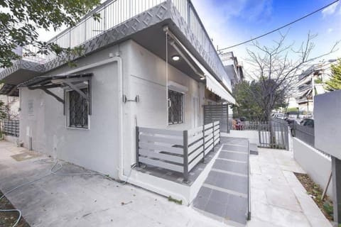 Modern fully-equipped house, 5 min walk from metro House in Chalandri