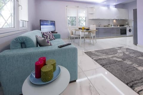 Modern fully-equipped house, 5 min walk from metro House in Chalandri