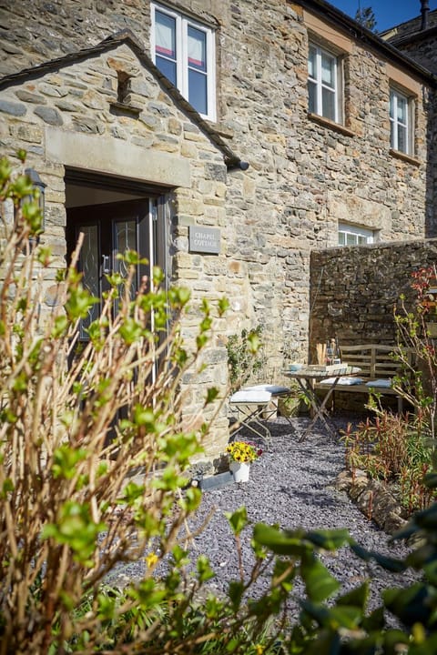 Chapel Cottage Set in a private courtyard in central location with 2 parking spaces House in Kirkby Lonsdale