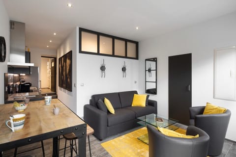 Living room, Dining area