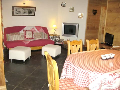 Appartement de 2 chambres avec jacuzzi jardin amenage et wifi a Samoens a 1 km des pistes Condo in Samoëns