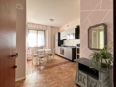 Kitchen or kitchenette, Breakfast, minibar, pet friendly, stove