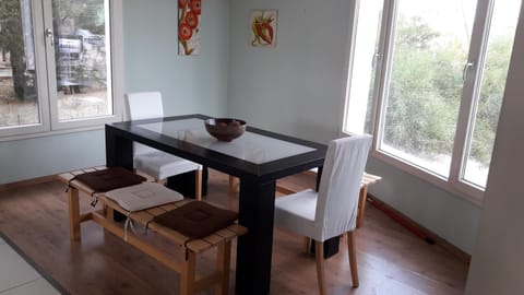 Dining area, kitchen