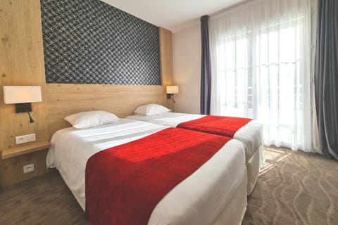 Bed, Coffee/tea facilities, Photo of the whole room, Bedroom, air conditioner