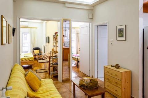 Athens Perfect Spot - Zografou Cozy Home Apartment in Athens