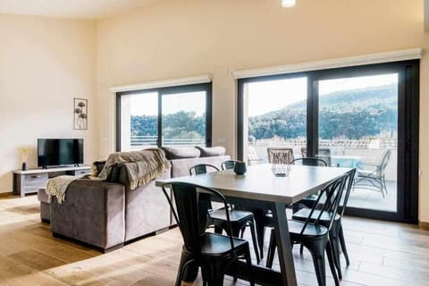 Besalú 3 modern apt w terrace & great views ac Apartment in Garrotxa