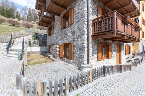 Property building, Facade/entrance, Off site