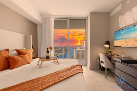 Wrap Around Balcony - Paradise Beach - Amazing Pools Apartment in Hollywood Beach