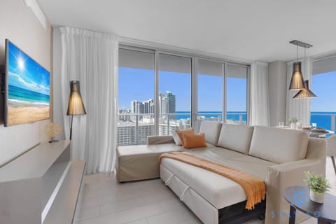 High-Floor with Stunning Views-Luxury Condo - Pools Apartment in Hollywood Beach