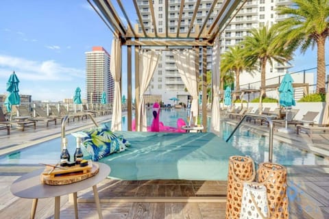 High-Floor with Stunning Views-Luxury Condo - Pools Condo in Hollywood Beach