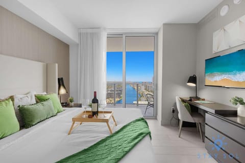 Luxury 2Br Front Ocean & Bay View, Amazing Pools Apartment in Hollywood Beach