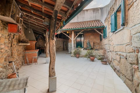 Casa Outeiro de Cima - Casa Rústica típica Serrana - Seia - SERRA DA ESTRELA House in Coimbra District, Portugal