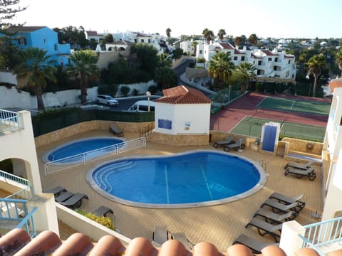 View (from property/room), Balcony/Terrace, Pool view, Street view