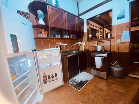 Kitchen or kitchenette, pet friendly, stove