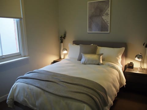 Bed, Photo of the whole room, Decorative detail