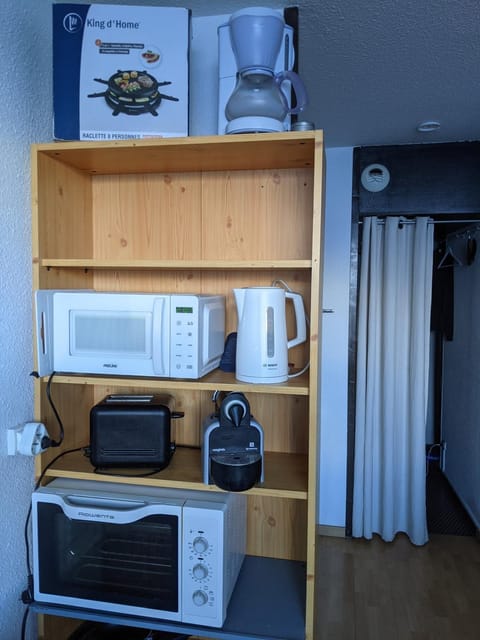 Coffee/tea facilities, oven, toaster