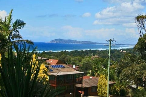 Illalangi - views, pool, walk to beach House in North Haven