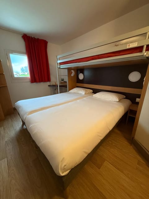 Bed, Bedroom, bunk bed