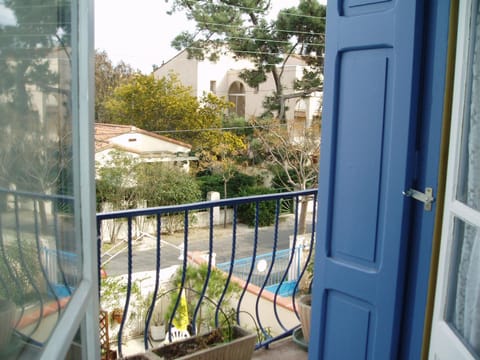 View (from property/room), Balcony/Terrace, Street view