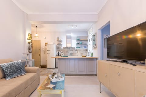 TV and multimedia, Kitchen or kitchenette, Living room, Seating area