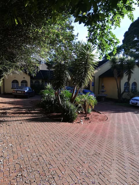 Rocky Ridge Guest House 2 SELF CATERING - No Alcohol allowed Condo in Roodepoort