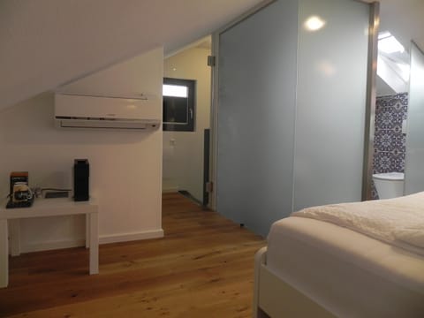 Milchhaus Zimmer - Tiny House Übernachtung mit Frühstück in Albstadt