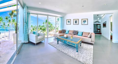 Living room, Decorative detail, Seating area, Sea view