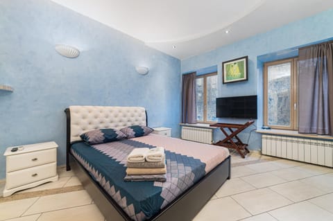 Deribasivska Vip 4-room Apartment Condo in Odessa