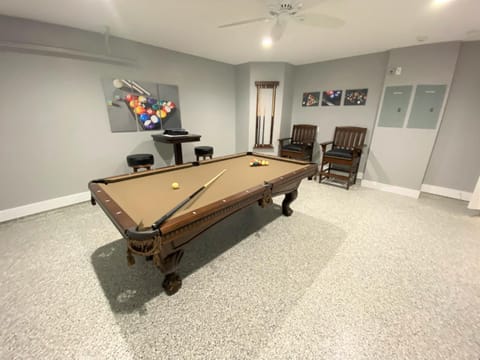 Billiard, Game Room