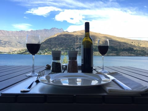 Residence du Lac Condo in Queenstown