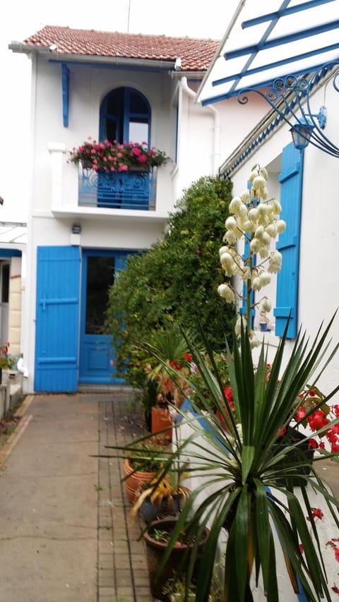 Les Volets Bleus Bed and Breakfast in Pornic