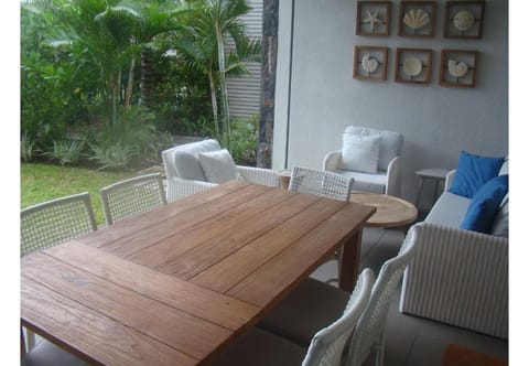 Althea's stylish,homely apartment on the beach by Althea Holidays - AH 7 Eigentumswohnung in Grand Baie