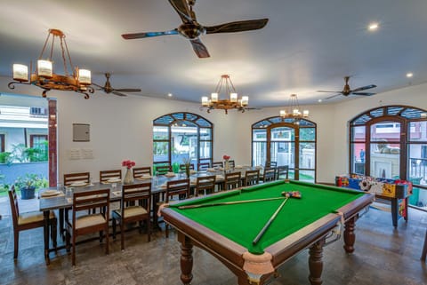 Billiard, Game Room