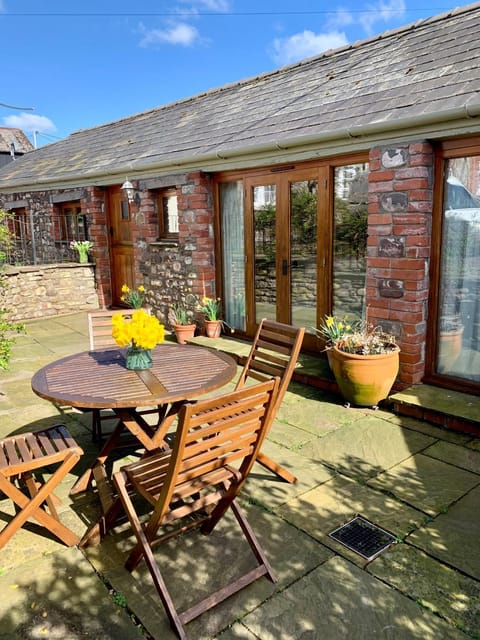 Patio, Dining area