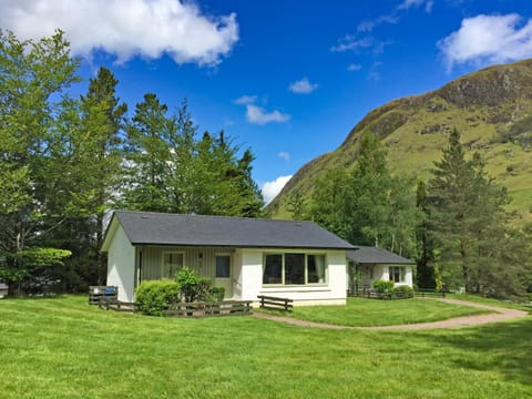 Property building, Nearby landmark, Facade/entrance, Day, Natural landscape, Summer, Garden, Mountain view, Mountain view