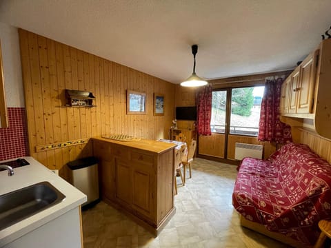 Kitchen or kitchenette, Living room, Seating area