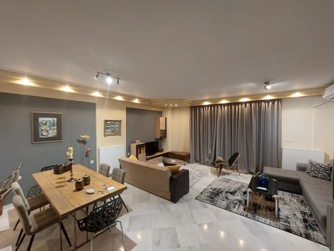 central luxury apartment Condominio in Volos