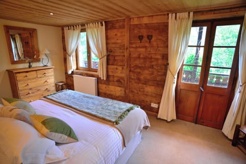Chalet Cannelle Bed and Breakfast in Châtel