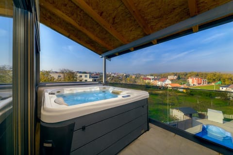 Hot Tub, Balcony/Terrace