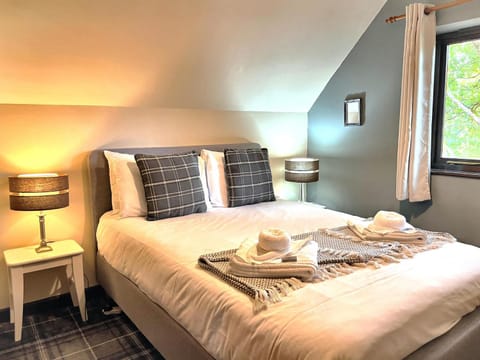 Primrose 19-Woodland Lodges-Carmarthen-Pembroke Chalet in Wales