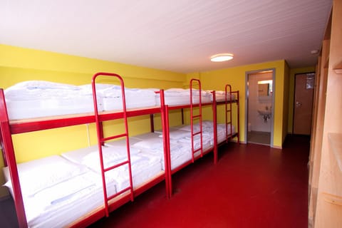 Mountain view, bunk bed