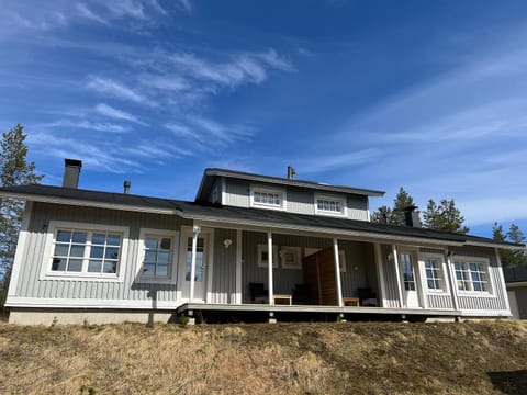 Property building, Patio, Spring, Day, pet friendly