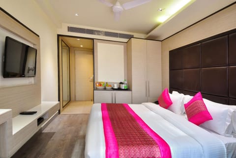 Hotel Royal Grand - Opposite Axis Bank East Patel Nagar Hotel in New Delhi