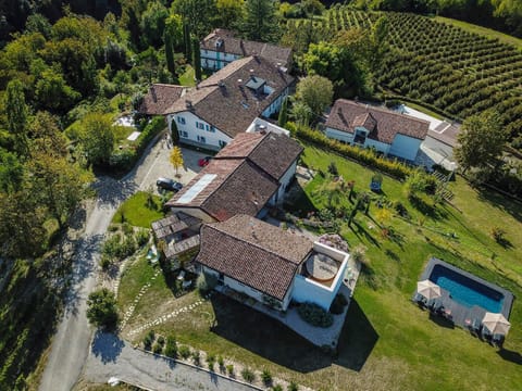 ROSTAGNI 1834 apt with pool in the Barolo region Apartment in Liguria