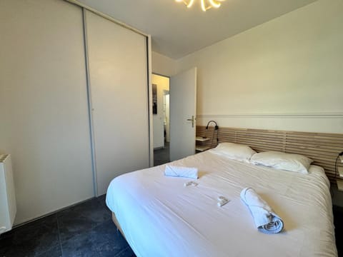 FELLINI 3BR with safe parking Apartment in Saint-Denis, France