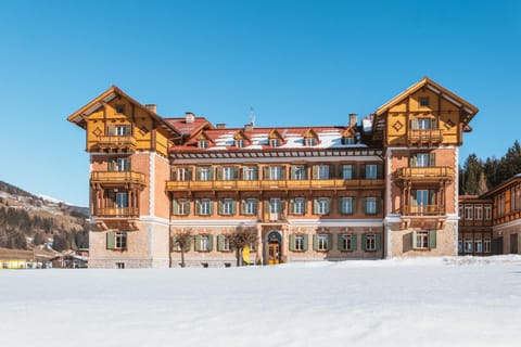 Property building, Day, Natural landscape, Winter, Landmark view, Mountain view