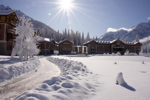 Property building, Nearby landmark, Day, Natural landscape, Winter, Mountain view