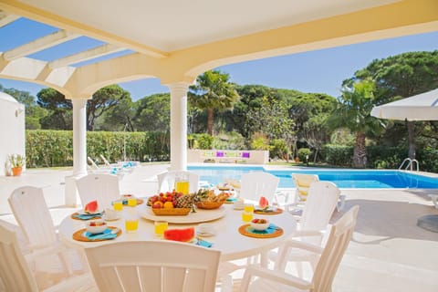 Swimming pool, Breakfast