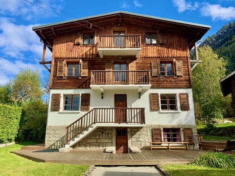 Facade/entrance, Garden, Balcony/Terrace, On site, Mountain view