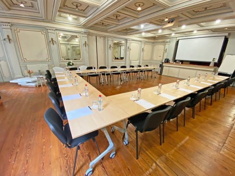 Meeting/conference room